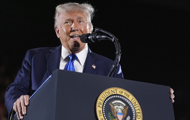 Săptămâna de foc a lui Donald Trump: trei vizite în deșert, pentru a sta la masă cu bogații lumii