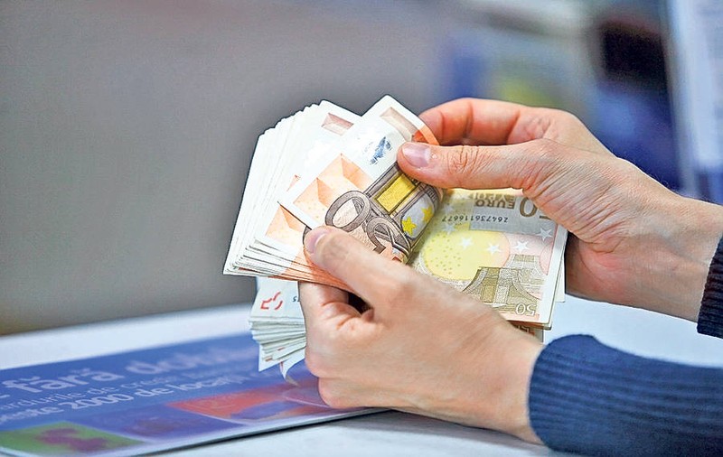 Două directoare de bancă, reținute de procurorii DNA! Sunt acuzate că au acordat ilegal credite de 4 milioane de euro