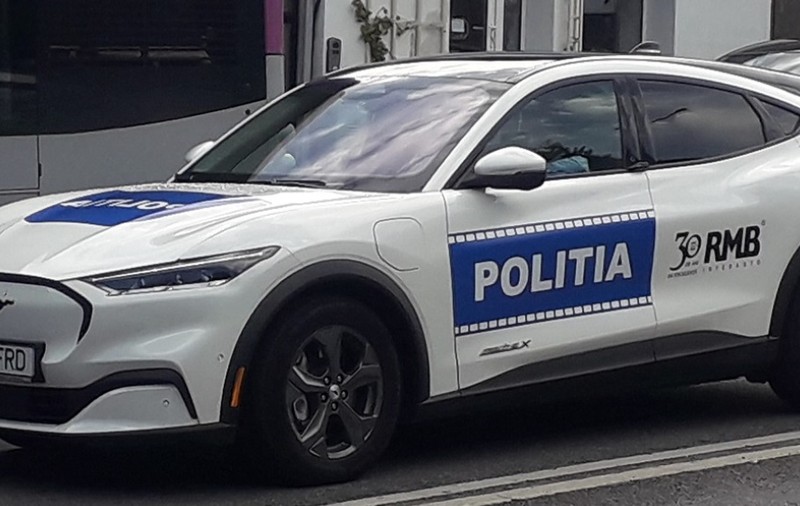 Poliţiştii din Cluj-Napoca au primit mai multe maşini electrice pentru a patrula în timpul Untold