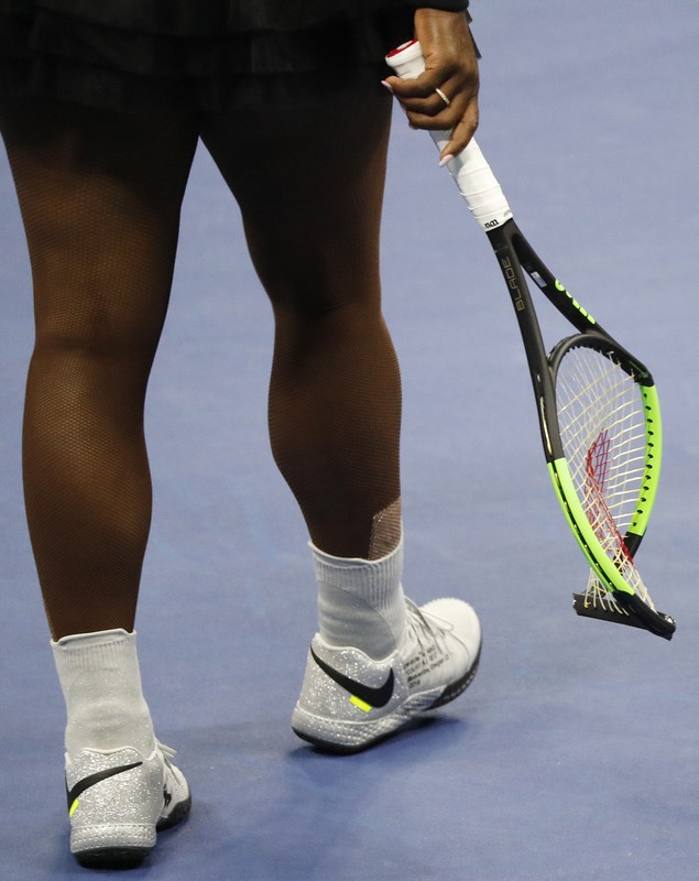 Serena Williams și-a ieșit din minți, în finala de la US Open. Arbitrul Carlos Ramos a supărat-o, iar Naomi Osaka i-a suflat titlul / VIDEO