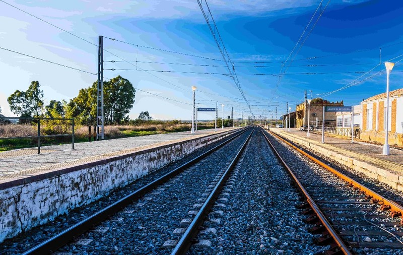 Noi detalii despre crima din Oradea în care o femeie a murit călcată de tren: cumnatul ei e cel care a obligat-o să stea pe șine