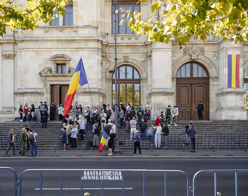 Călin Georgescu în sala de judecată. Ce a făcut în timpul procesului în care e acuzat de complicitate la tentativă de lovitură de stat