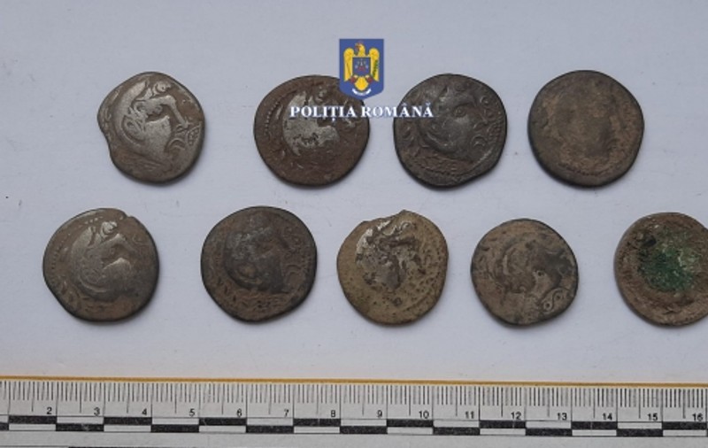 Tezaur din epoca dacică, descoperit de polițiștii din Alba în urma unei postări pe internet