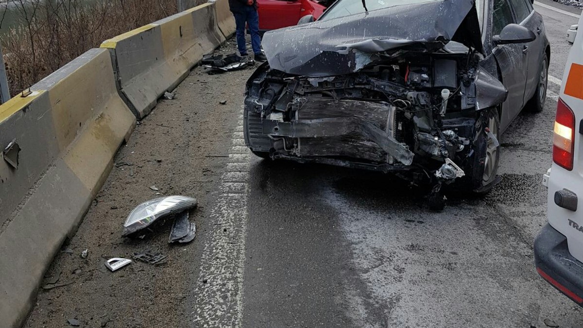 Impact devastator pe Valea Oltului, pe DN 7. Un om a murit și trei sunt răniți