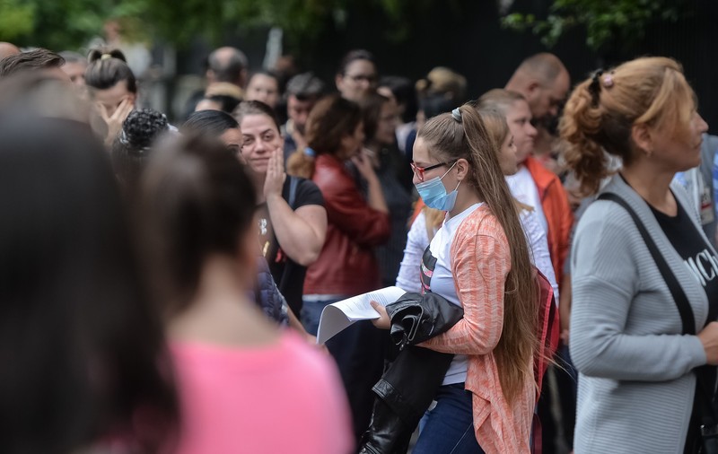 Cursuri suspendate la o clasă de la Colegiul Naţional Gheorghe Şincai. Un elev, depistat cu COVID-19