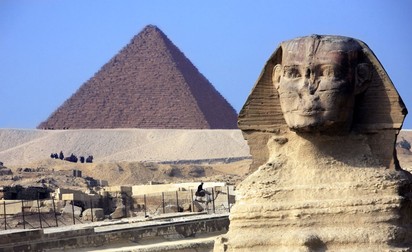 Piramida lui Keops și Marele Sfinx, în Cairo