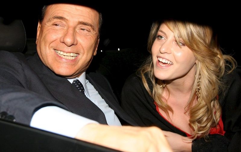 Fiica lui Berlusconi, uimită că tatăl ei a avut relaţii cu adolescente