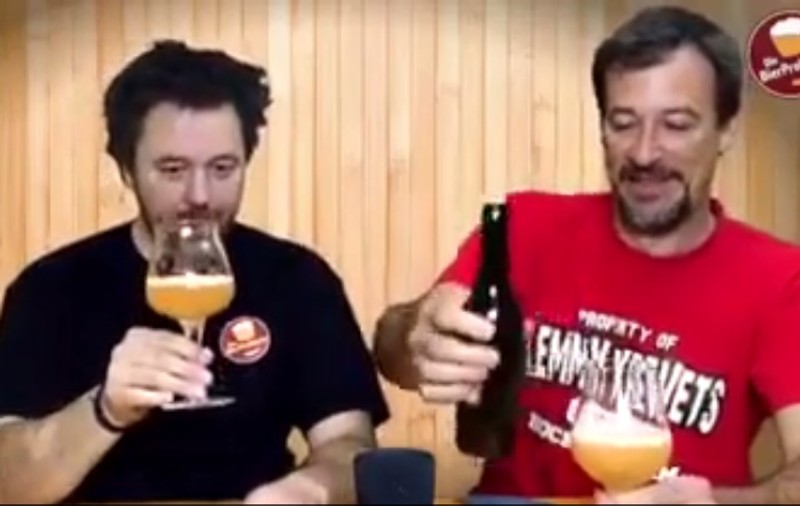 Ce se întâmplă dacă bei BERE CU HELIU! Viralul care te va face să LEȘINI DE RÂS | VIDEO