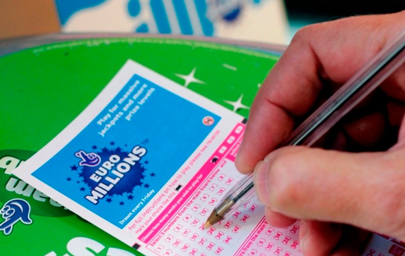 MARELE PREMIU la Loto 6/49 a rămas FĂRĂ CÂŞTIGĂTOR. Uite CE NUMERE S-AU EXTRAS AZI