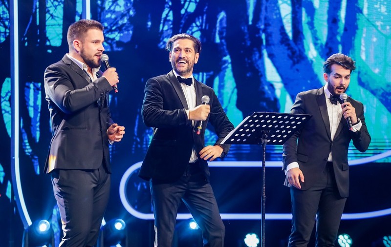 Trupa „The Free Tenors” s-a calificat direct în finala sezonului 14 iUmor. Delia a cântat împreună cu artiștii: „Senzațional! Magnific!“