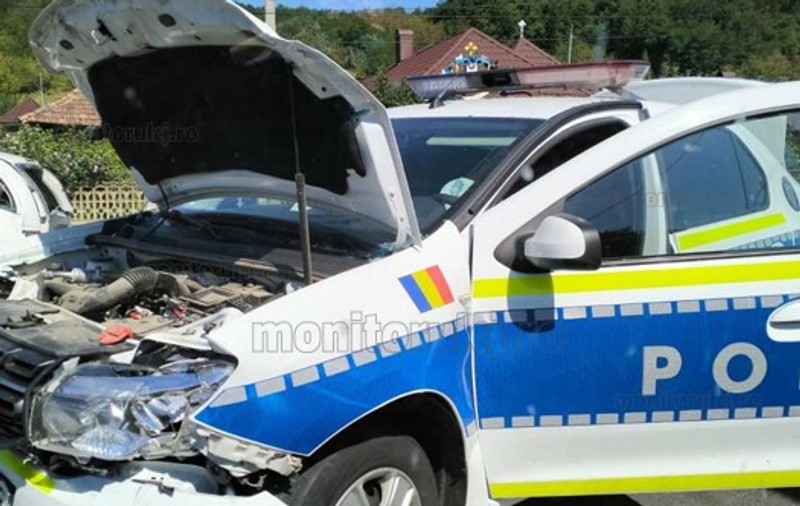 Mașină de Poliție, implicată într-un accident la Gherla. Autospeciala s-a ciocnit în trafic cu o mașină