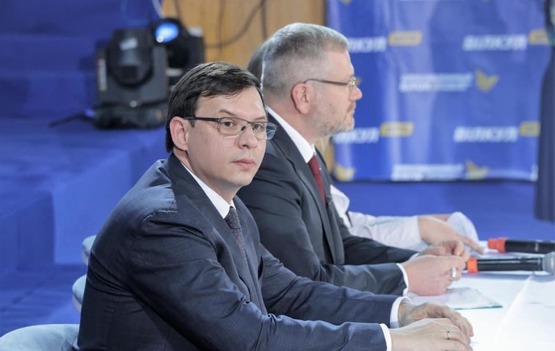 „Iubește țara cum iubesc câinii un baston”. Evgheni Muraev, politicianul indicat ca nou lider al Ucrainei în cazul invaziei, taxat pe o pagină de Facebook a Euromaidanului