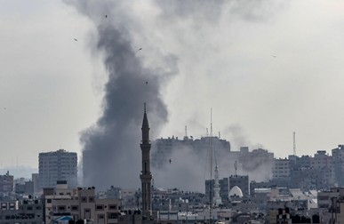 După ce Hamas a lansat rachete către Israel, Fâșia Gaza a fost luată la țintă de aviația israeliană. Foto: EPA
