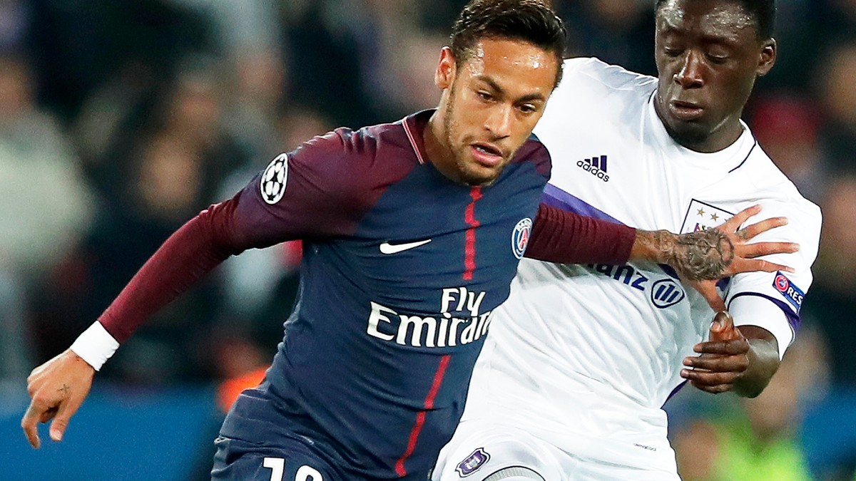 Neymar și-a etalat noul tatuaj: un cap de leu pe dosul mâinii stângi