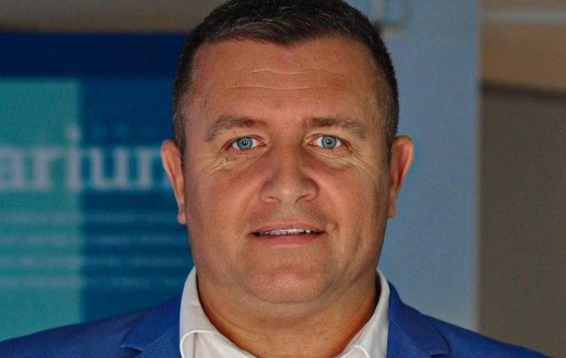 Primarul unei comune se trimite în concediu fără plată, ca să plătească datoria primăriei la ANAF. Și angajații vor fi trimiși prin rotație