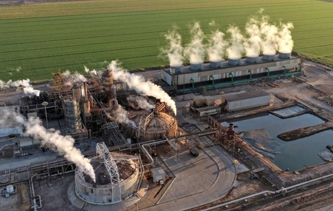 O vedere aeriană a unei centrale geotermale (1)