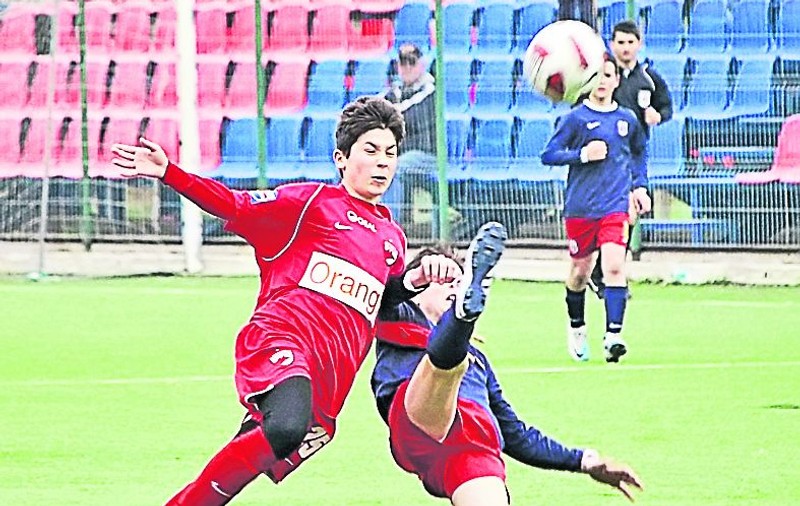Nebunie în derby-ul «piticilor»