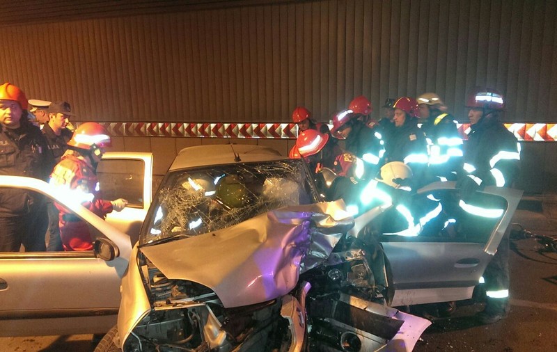 Accident grav în Pasajul Unirii | Un bărbat a murit după ce s-a izbit de un stâlp