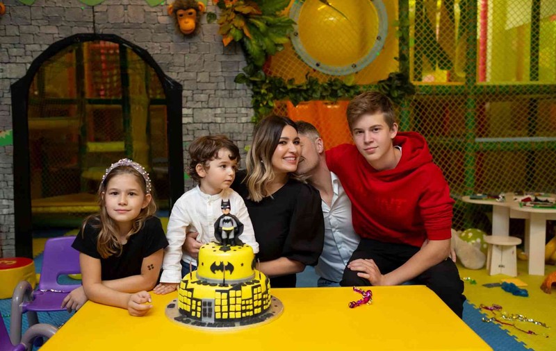 Ela Crăciun lansează de ziua fiului său, programul special de parenting „De la SOS mama, la ZEN mama”