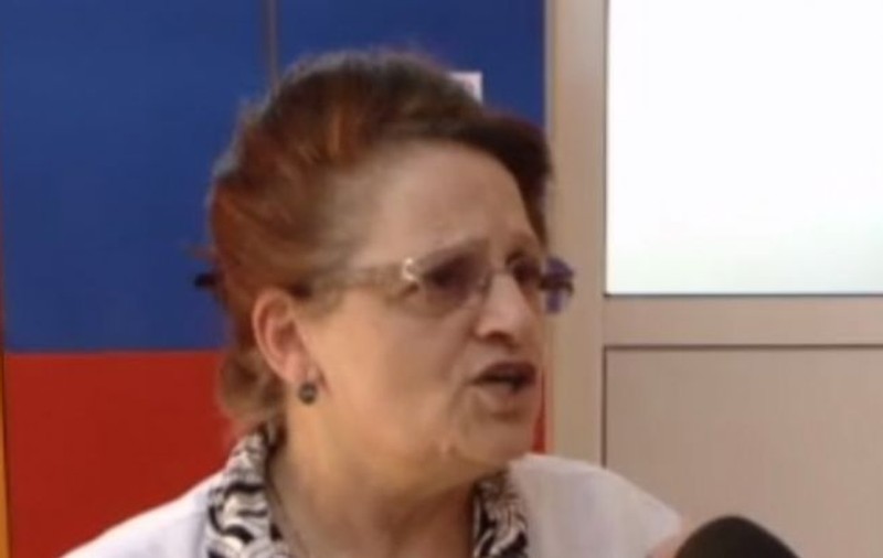 Şefa creşei din Iaşi unde copiii erau învăţaţi să injure a fost agresată de un părinte. Martorii spun că femeia a fost dată cu capul de masă!