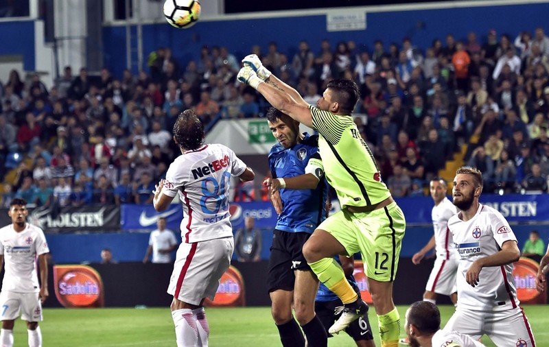 Liga 1, etapa a 22-a. FCSB - Viitorul 2-0. Roș-albaștrii s-au apropiat la două puncte de lider. Campioana tremură pentru play-off