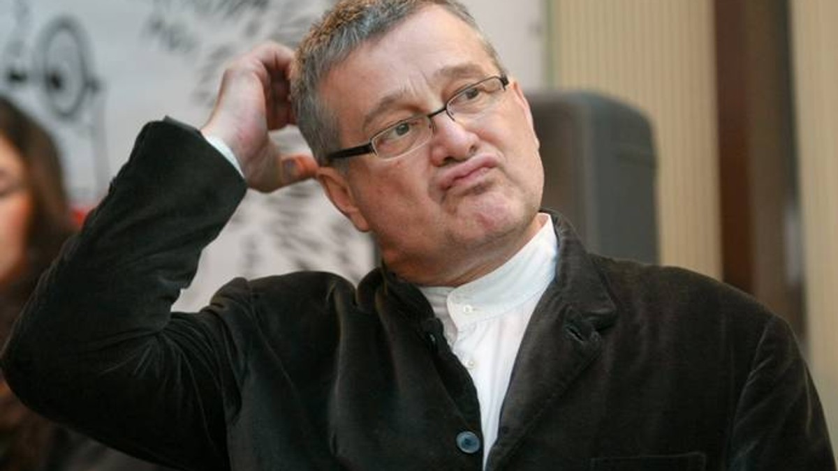 Mircea Dinescu, audiat în Dosarul Revoluției la Parchetul General