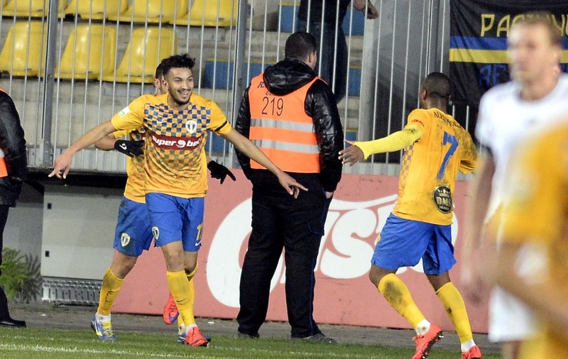 Petrolul nu avea decât 11 jucători la Craiova! Cobrea va juca vârf în Bănie!