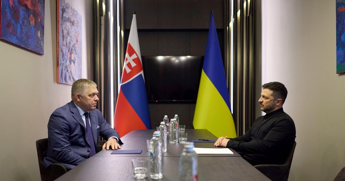5 septembrie 2025, Ujgorod - Robert Fico (stânga) și Volodimir Zelenski (dreapta) în timpul unei întâlniri bilaterale Foto: Profimedia