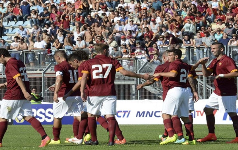 Mihai Bălașa, titular la Roma, alături de Totti şi Cole!