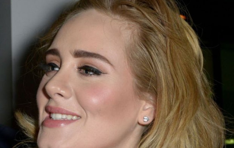 Adele, în lacrimi pe scenă la Brit Awards 2016! VIDEO