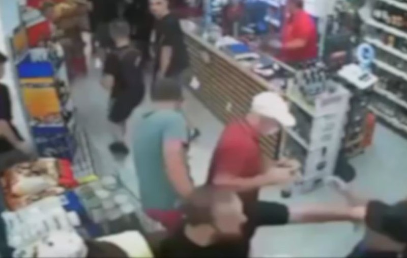 Bătaie la Dej, după meciul dintre Unirea și Steaua. Suporterii celor două echipe au devastat un magazin
