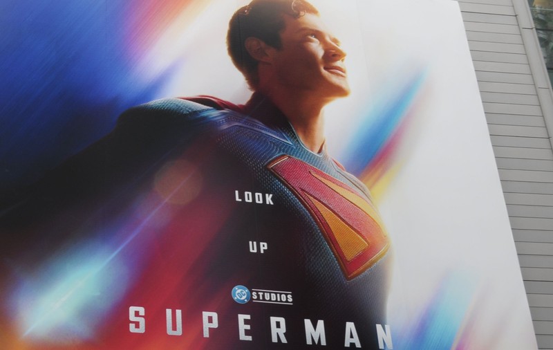 Debut fulminant pentru „Superman”: filmul depășește estimările și ar putea atinge 130 de milioane în weekendul de lansare I VIDEO