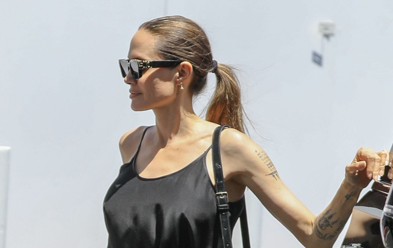 Sfaturile pe care Angelina Jolie le dă fiicelor sale. "Nu contează ce purtați dacă mintea voastră nu e puternică"