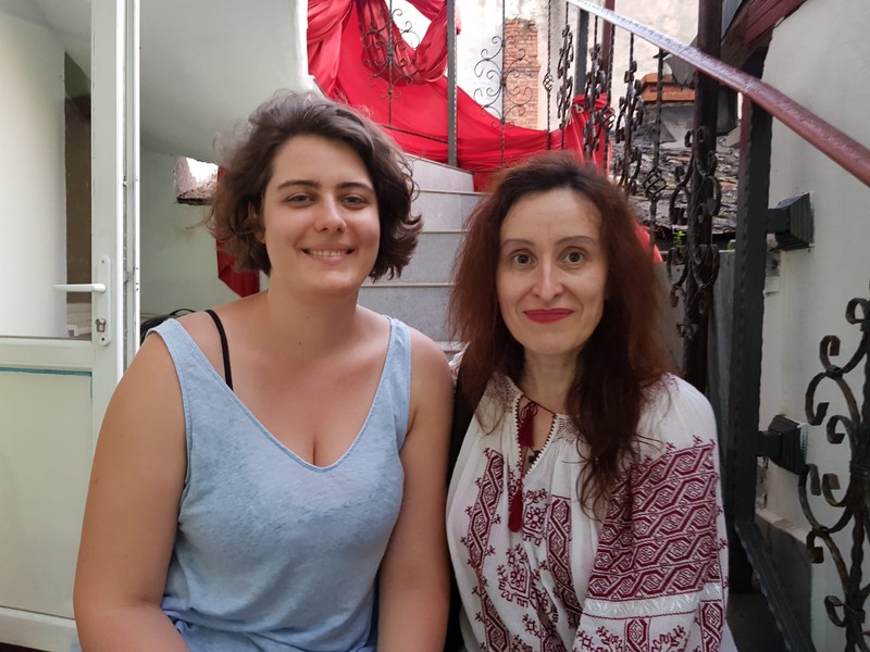 Andreea (stânga) și Iulia (dreapta)