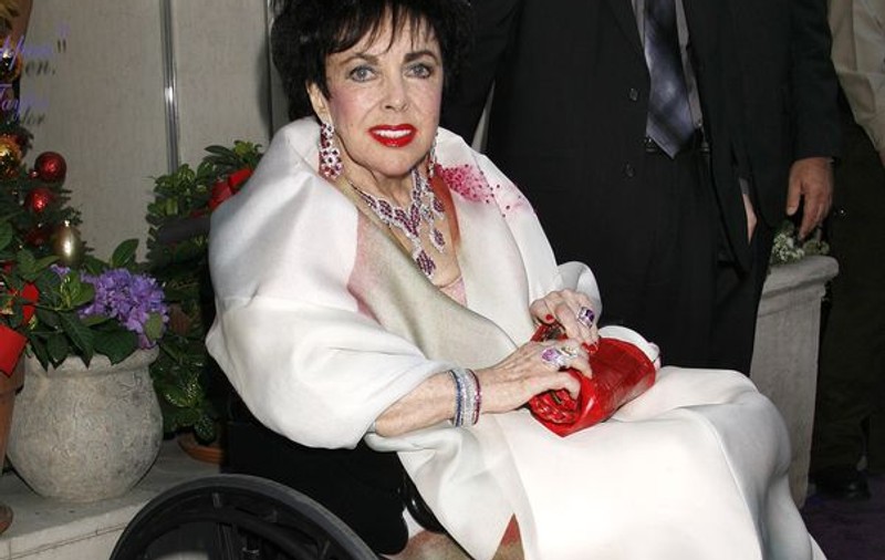 Video | Elizabeth Taylor a fost înmormântată 
