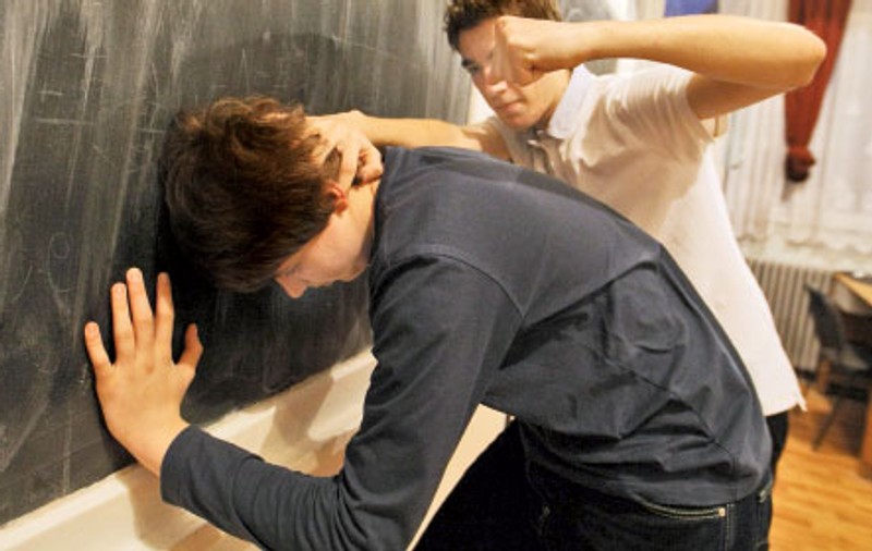 Un profesor din Mureș este acuzat de elevi că i-a agresat fizic şi verbal
