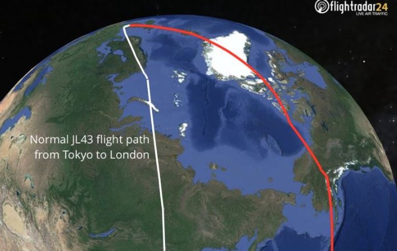 Cursa Tokyo-Londra, deviată 3.600 km și lungită cu peste 3 ore. Traseul urmat de un avion ca să evite spațiul aerian al Rusiei
