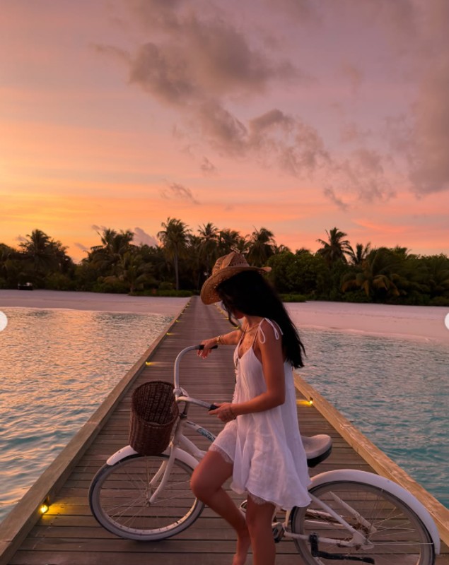 Imagini inedite cu Adelina Pestrițu în Maldive. Detaliul pe care fanii l-au observat la prezentatoarea „Burlacii: Foc în Paradis”. „Trebuie să vă anunț”