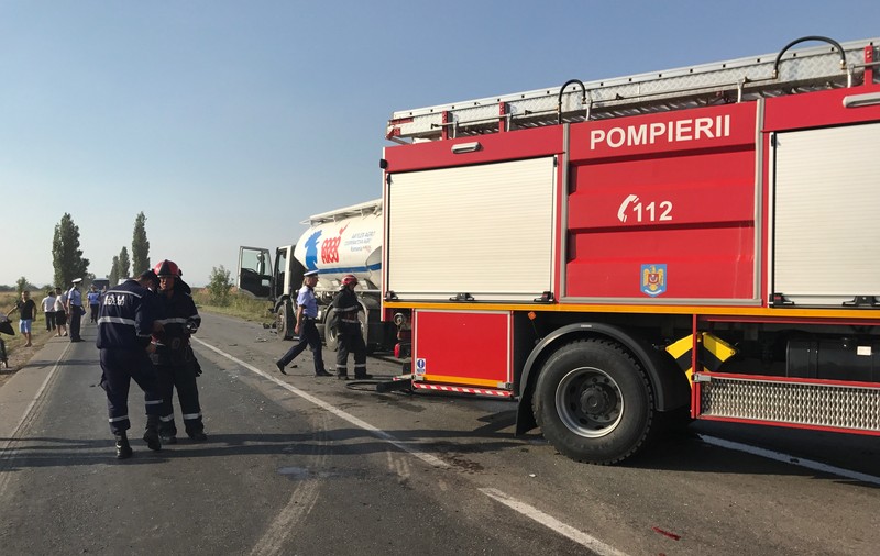 Grav accident rutier pe DN 2 B, la ieșirea din Buzău. Un tânăr care mergea la serviciu a murit carbonizat