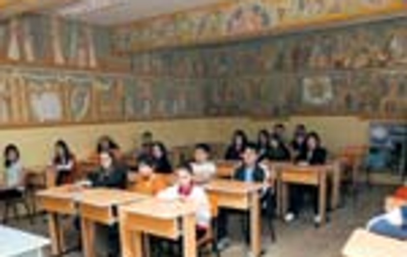 'Nu ne scoateti icoanele din clasa!'