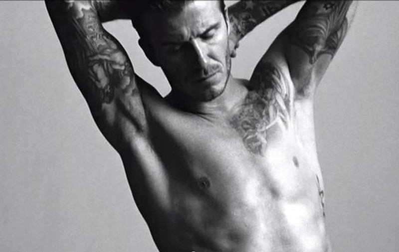 Face istorie! David Beckham, primul bărbat care apare singur pe coperta revistei Elle
