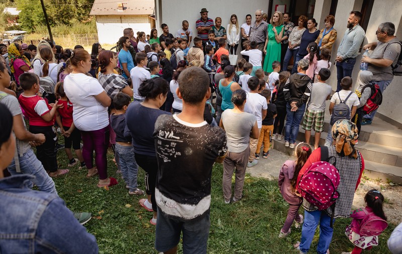 O treime dintre copiii români sunt în pericol de a ajunge la maturitate săraci. Influența nivelului de educație al părinților | Studiu