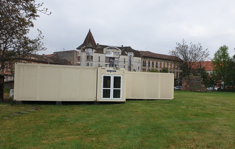 Containere pentru bolnavii de coronavirus au fost aduse la Spitalul Municipal Timișoara. Costă 21.000 euro pe lună și nu pot fi folosite