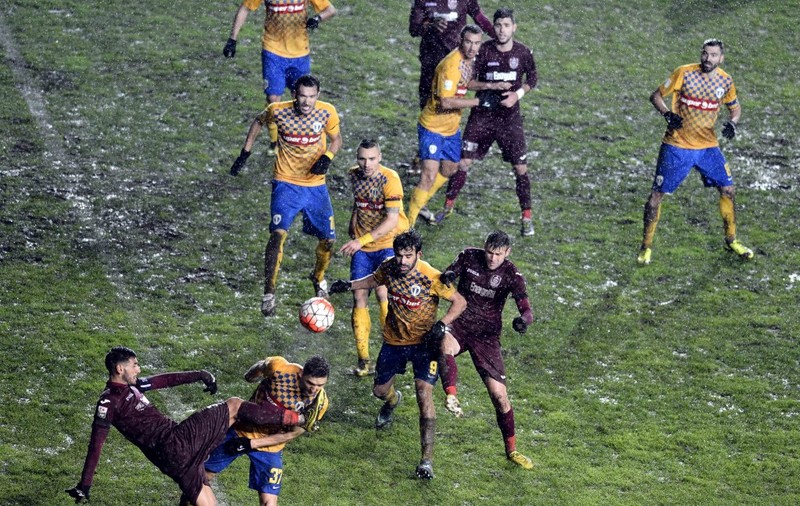 Liga 1, etapa a 19-a. Petrolul Ploiești - CFR Cluj 1-0. Găzarii, victorie pe ploaie după trei luni de ”secetă”! Abdellah Zoubir a decis o partidă disputată într-o ”orezărie”