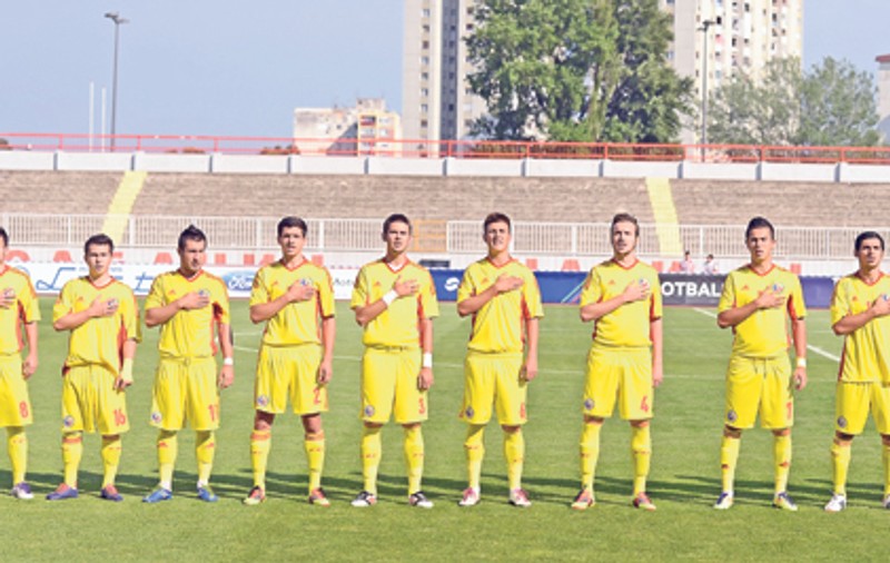 Juniorii U19 ai României, care au petrecut în cantonamentul din Serbia, l-au scârbit pe Dumitru Dragomir: «Nişte golani, merită bătuţi!»