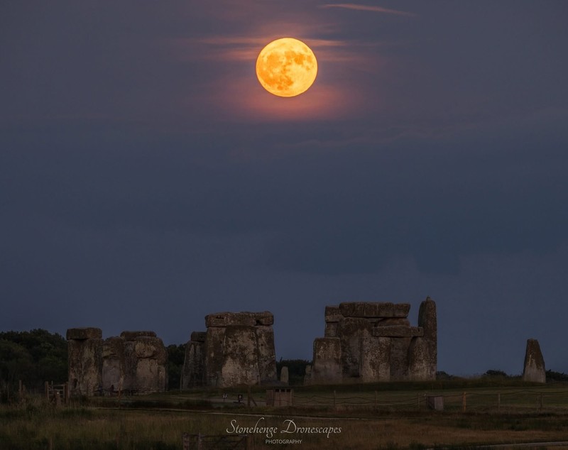Cum s-a văzut „Luna Căpșună” pe cerul României. Imaginile impresionante din toată țara