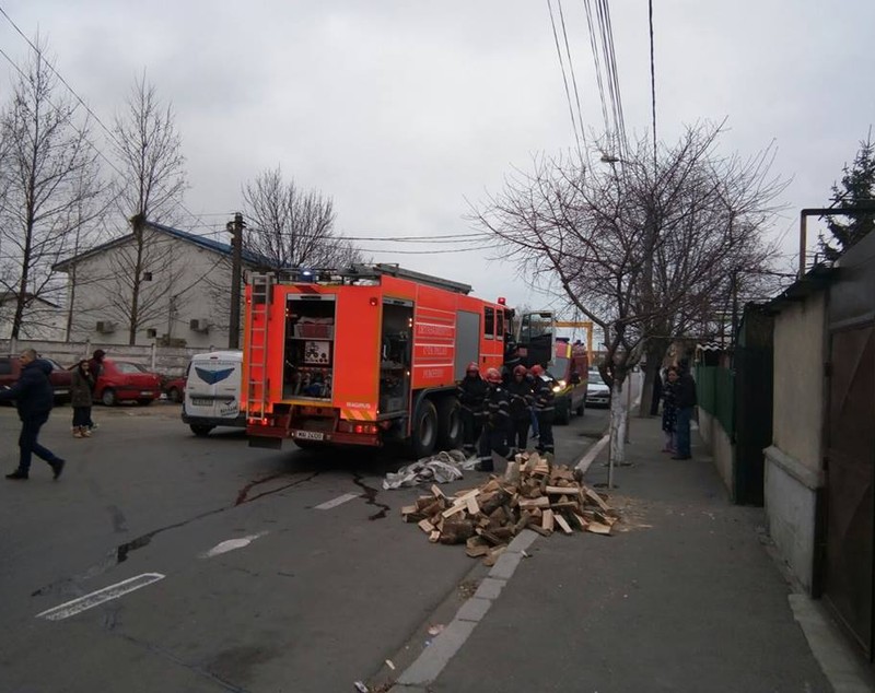 Explozie într-o casă din Constanţa! O femeie a ajuns la spital GALERIE FOTO