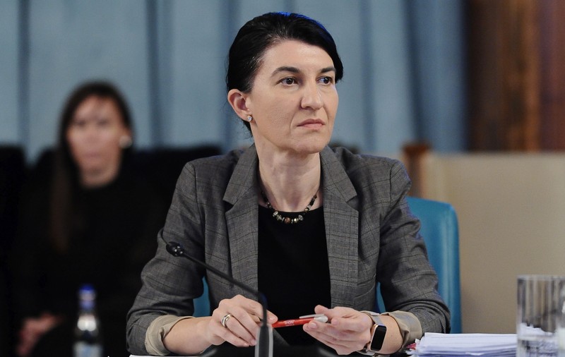 Ministrul muncii îl contrazice pe Florin Cîţu. Violeta Alexandru, convinsă că se pot găsi soluţii pentru o majorare mai mare de 10% a pensiilor