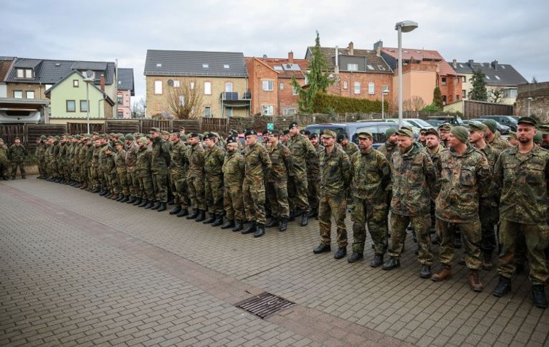 Germania vrea un recensământ la vârsta majoratului al recruţilor pentru serviciul militar, obligatoriu doar în cazul băieţilor