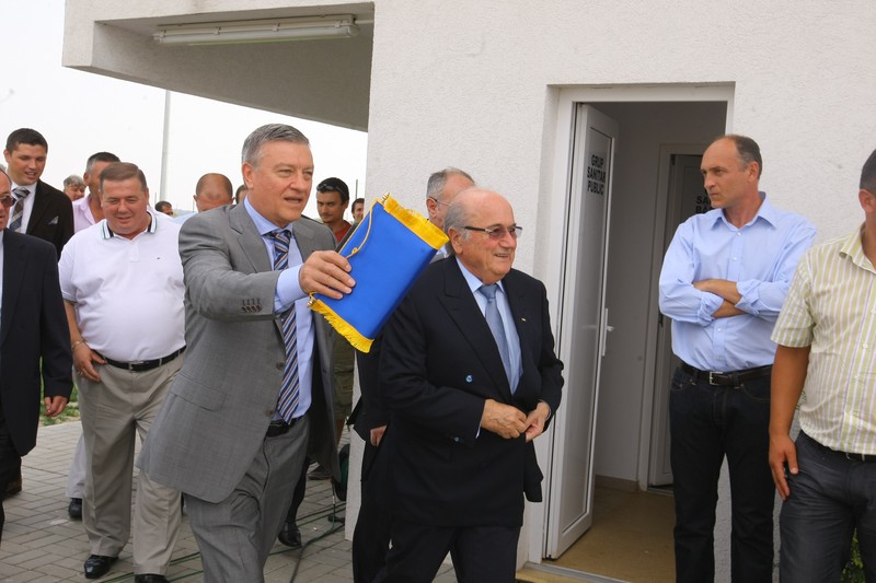 Sepp Blatter, preşedintele FIFA, a fost prezent marti 6 Septembrie 2011, la inaugurarea baze sportive de la Buftea, unde s-a intalnit si cu premierul Emil Boc si seful FRF, Mircea Sandu.